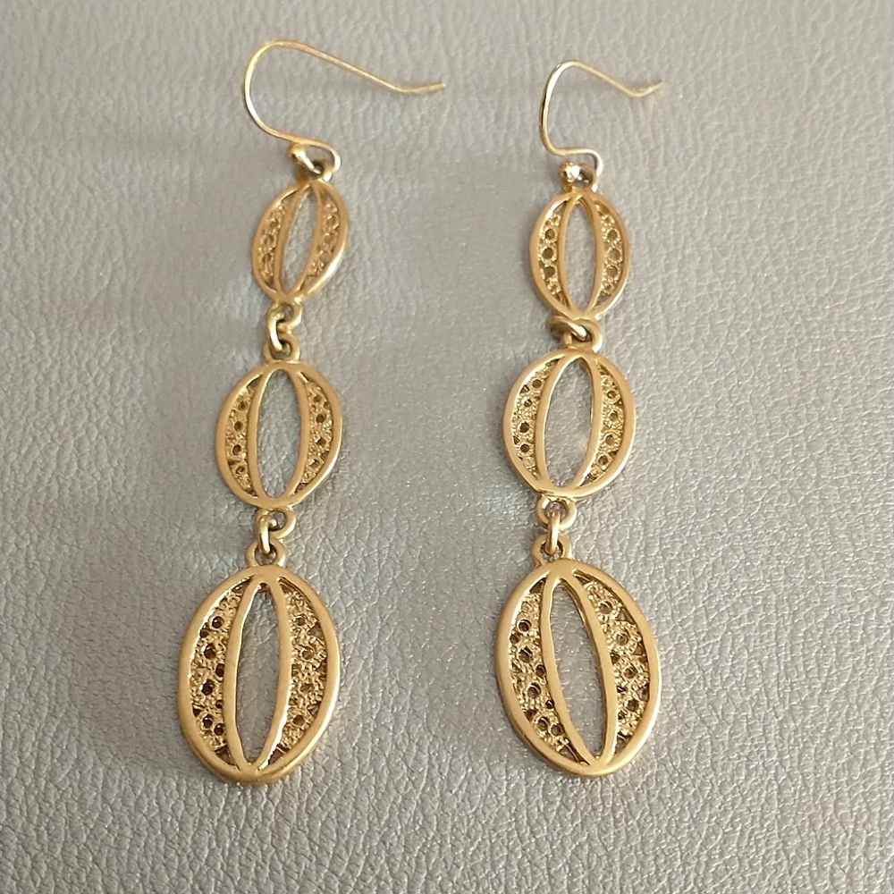 Stella & Dot Gold Tone Earrings